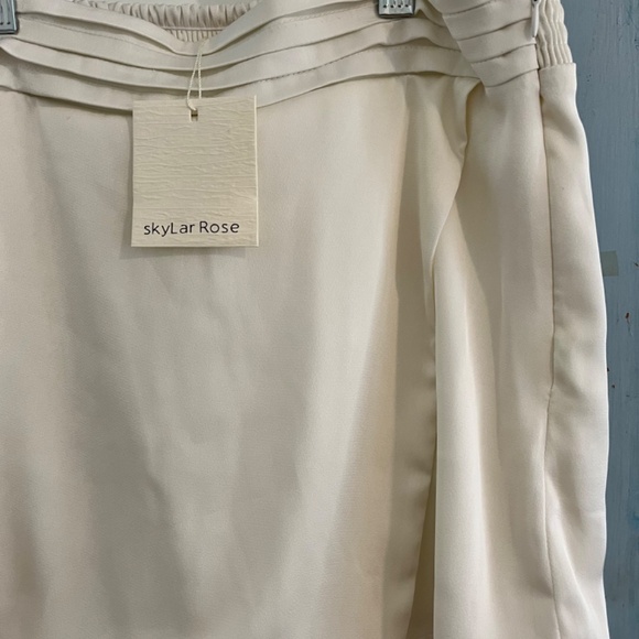 VICI, Skylar Rose, off white skort, small, NWT - Picture 2 of 2
